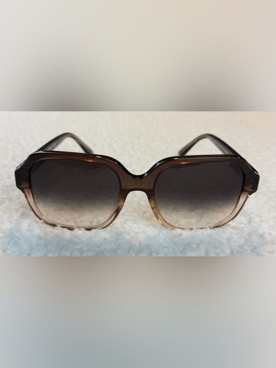 COACH • Transparent Brown Gradient HC8335U Square Prescription Sunglasses
